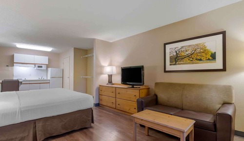 Deluxe Studio, 1 King Bed with Sofa bed, Non Smoking