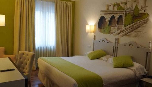 Classic Double Room (Cathedral View)