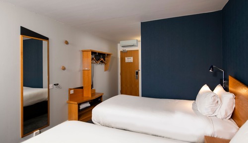 Standard Room (with Free Hot Breakfast)