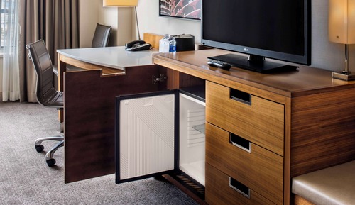 Room, 1 King Bed, Corner