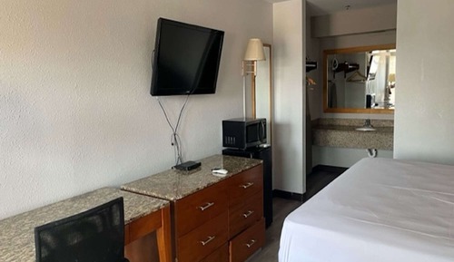 Deluxe Room, 1 King Bed, Smoking