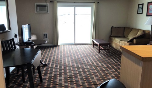 Room, Multiple Beds, Kitchenette (3 Queen Bed Family Suite Non Smoking)