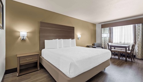 Standard Room, 1 King Bed, Accessible, Bathtub