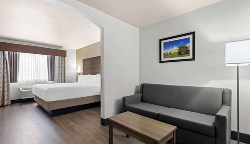 Suite, 1 King Bed, Accessible, Bathtub (Larger Room)