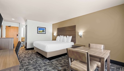 Standard Room, 1 King Bed, Non Smoking, Refrigerator & Microwave