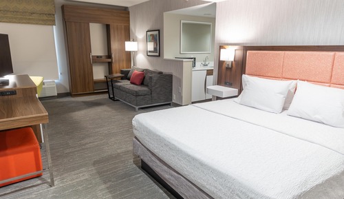 Suite, 1 King Bed, Non Smoking