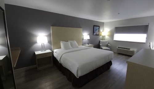Standard Room, 1 King Bed, Mobility Accessible