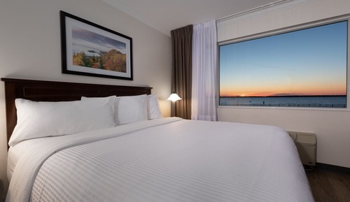 Suite, 1 King Bed, River View