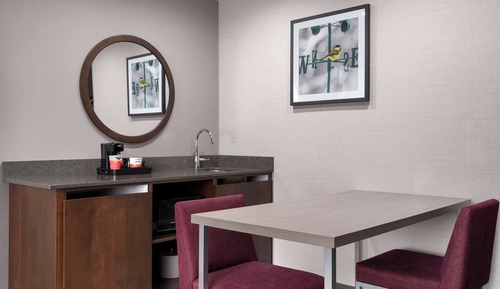 Suite, 1 King Bed, Accessible (Hearing)