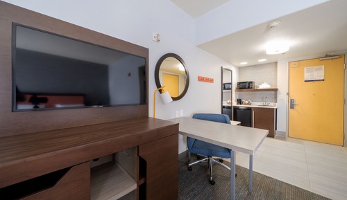 One king studio sofabed NS