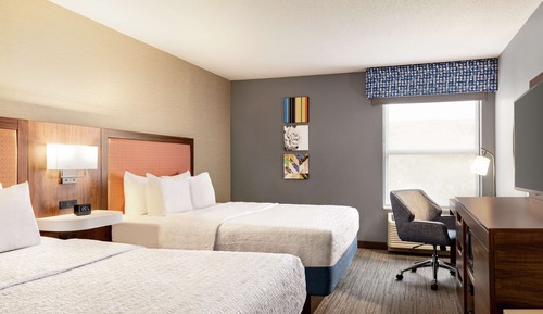 Accessible Two Queen Beds with Tub