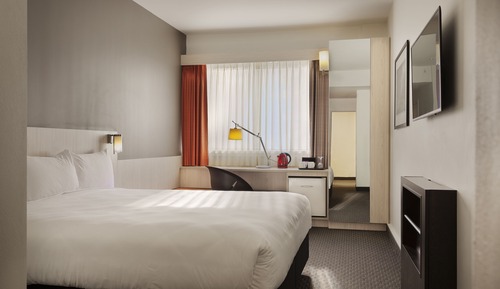 Standard Room, 1 Queen Bed (Accessible)