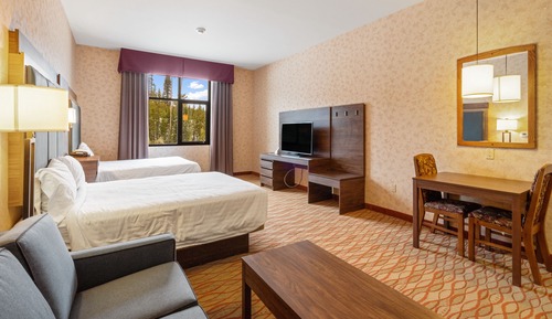 Mountain View Suite, 2 Queen Beds & Sofa Pull-Out