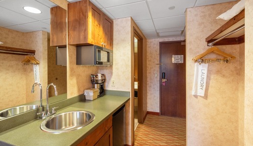 Mountain View Suite, 3 Queen Beds