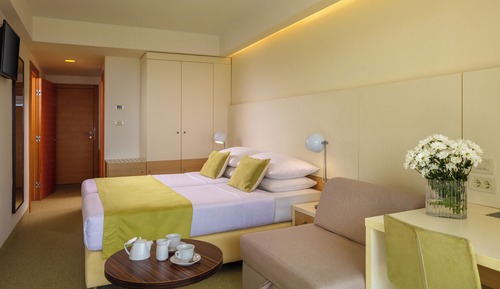 Standard Family Room with Extra Bed and Sea Side and Balcony