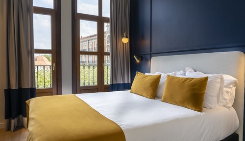 Single Room, City View