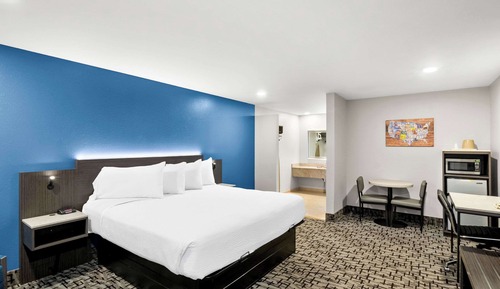 Standard Room, 1 King Bed, Non Smoking