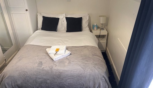 Single Room, Ensuite (Separate private toilet)