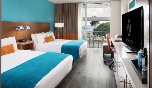 Junior Suite, 2 Queen Beds, Mobility Accessible, Partial Ocean View