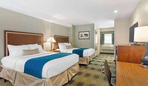 Standard Room, 2 Queen Beds, Accessible, Bathtub