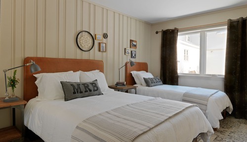 Barn: 1 Queen 1 Single (1st Floor)