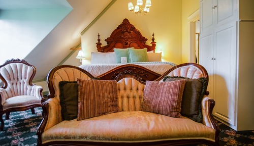 Room, Private Bathroom (THE CAMPBELL - #208)