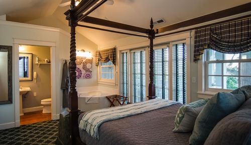 Room, Private Bathroom (STEPHEN - #315)