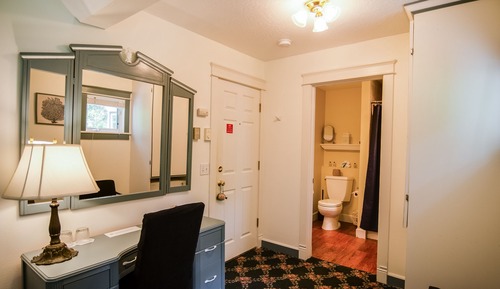 Room, Private Bathroom (MARJORIE - #212)