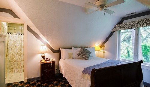 Room, Private Bathroom (CELESTE - #206)