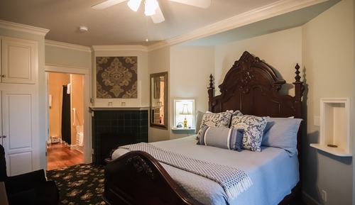 Room, Private Bathroom (RACHEL - #317)