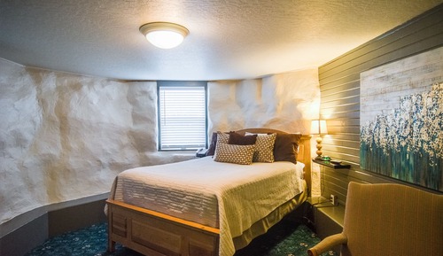 Room, Private Bathroom (COGSWELL ROOM - #113)