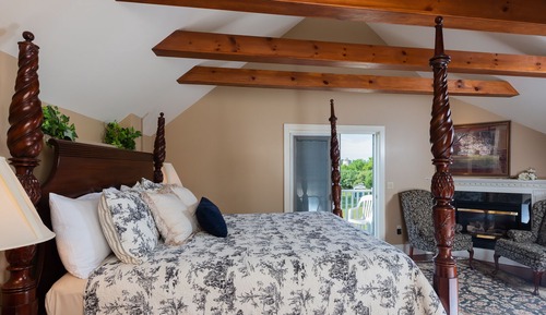 Deluxe Room, 1 King Bed, Balcony (PLANTATION)