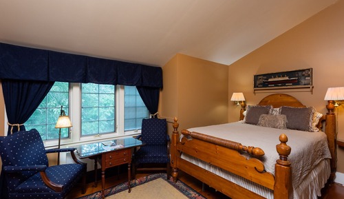 Classic Room, 1 Queen Bed (BRISTOL)