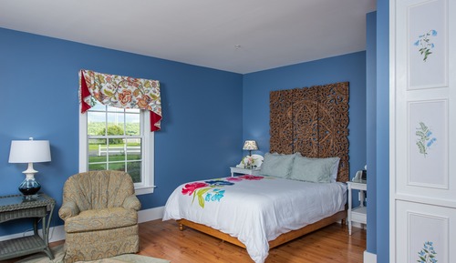 Classic Room, 1 Queen Bed (with Sitting Porch) (SOMERSET)