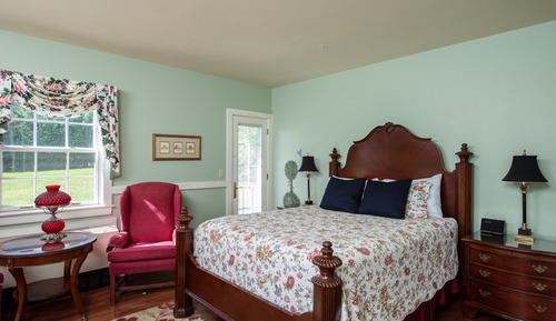 Classic Room, 1 Queen Bed (with Sitting Porch) (WINDSOR)