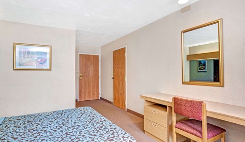 Standard Room, 1 Queen Bed