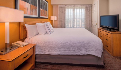 Suite, 1 Bedroom (Mobility Accessible, Roll-in Shower)