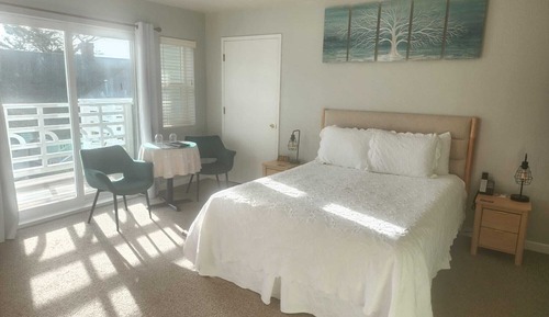 Basic Room, 1 Queen Bed