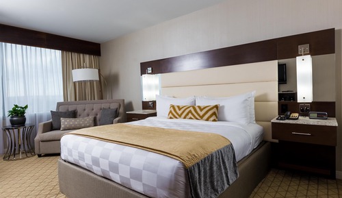 Sky Tower - Deluxe Room 1 King Bed