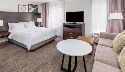 Studio Suite, 1 Queen Bed, Kitchen