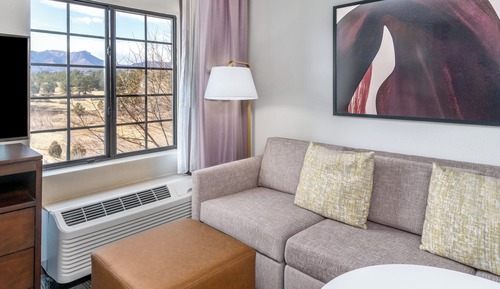 Studio Suite, 1 Queen Bed, Kitchen, Mountain View