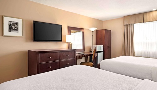 Suite, 2 Queen Beds, Non Smoking, 2nd floor