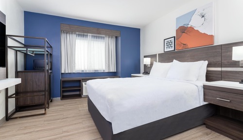 Room, 1 Queen Bed, Accessible (Mobility, Roll-In Shower)