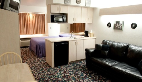 Deluxe Room, 1 Queen Bed, Non Smoking, Refrigerator & Microwave