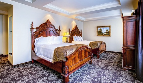 Single Room, 2 Queen Beds (Mobility Accessible, Roll-In Shower)