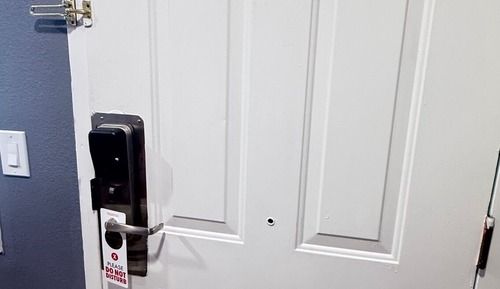 Standard Room, 1 King Bed, Roll-in Shower, Non Smoking