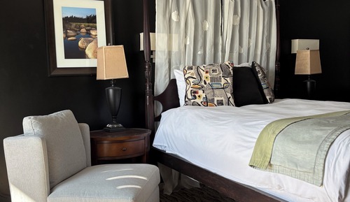 Hotel Room, 1 Queen Bed, Fireplace, River View
