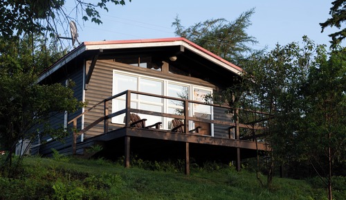 Classic Chalet, Multiple Beds, Fireplace, River View