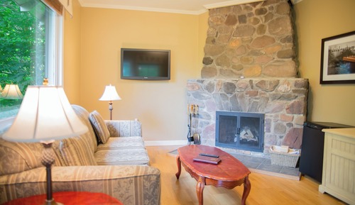 Three Bedroom Cottage with King Bed and 4 Twin Beds