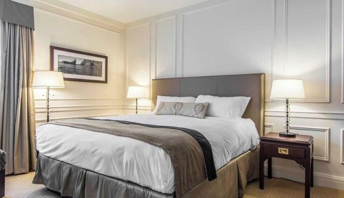 Standard Room with King Bed